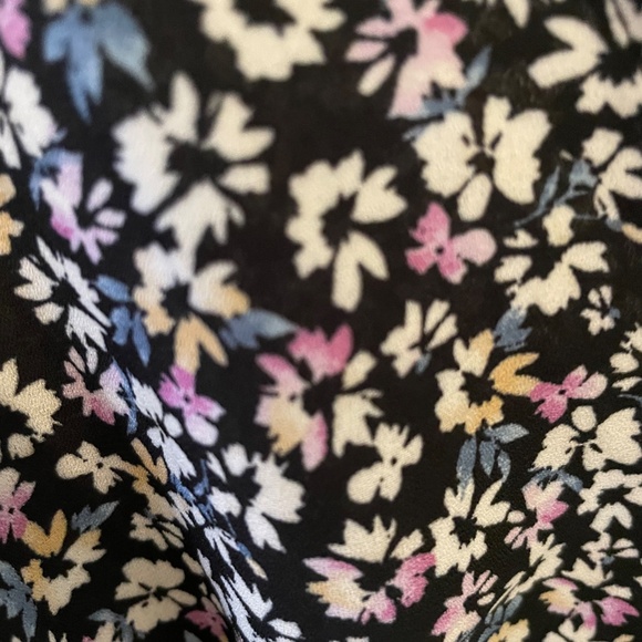 5 for $12 Cute little V neck top with flutter sleeve and rouched bottom - Picture 2 of 4